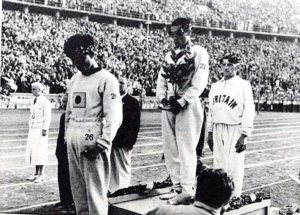 1936年ベルリンオリンピック　マラソン表彰式